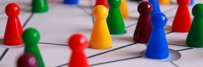 Coopetition überträgt Grundlagen der Spieltheorie auf das Geschäftsleben. Grundsätzlich geht es darum, ein Gleichgewicht zwischen Kooperation und Konkurrenz herzustellen.