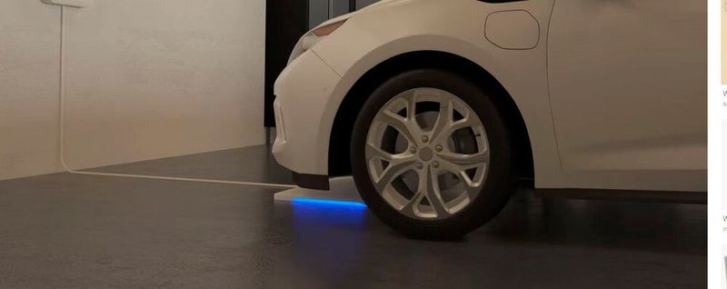 Die Ladeplatte soll dem Fahrer Komfort bieten: Er fährt sein Auto einfach über die Ladeplatte am Boden – und schon startet der Ladevorgang automatisch.