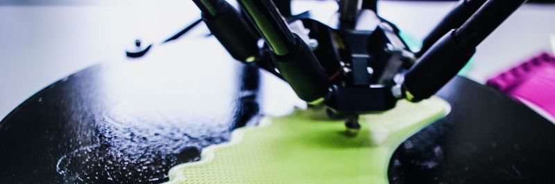 Viele Unternehmen setzen inzwischen auf 3D-Druck. Welche Kosten dabei anfallen und was sie beachten sollten, stellen wir vor.