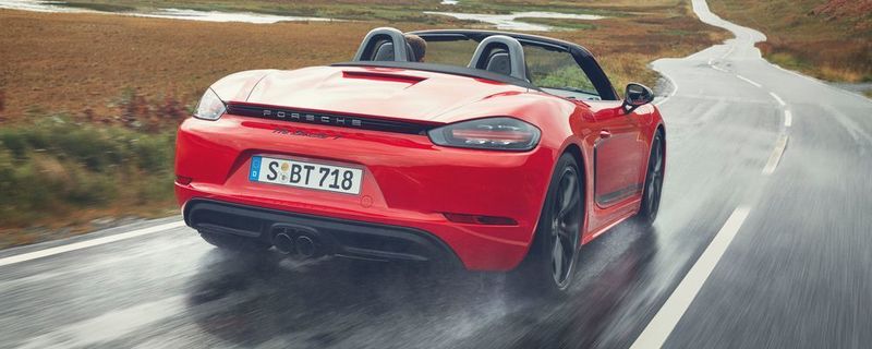 Porsche will den 718 Boxster T präsentieren. Das T soll für Touring, nochmals gesteigerte Performance und den Turbo-Vier-Zylinder-Boxer stehen.