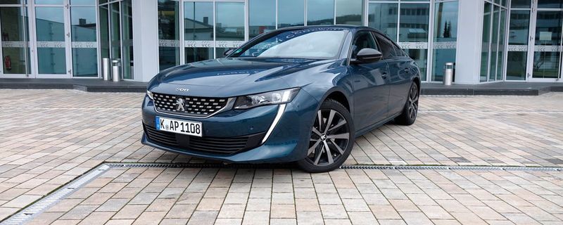 Der Peugeot 508 geht in die zweite Runde und soll mit geschärfter Optik, modernen Assistenzsystemen sowie hochwertigen Materialien überzeugen.