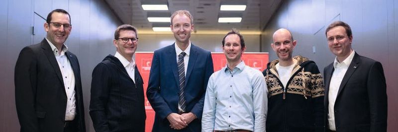 Zum Roundtable im Vorfeld der Digital Factory auf der Hannover Messe 2019 waren neben dem Geschäftsbereichsleiter Arno Reich auch Dr. Stefan Ferber von Bosch SI, Sven Goldstein von Beckhoff Automation, Jan Metzner und Constantin Gonzalez von AWS sowie Guido Reimann vom VDMA (v.l.) gekommen.