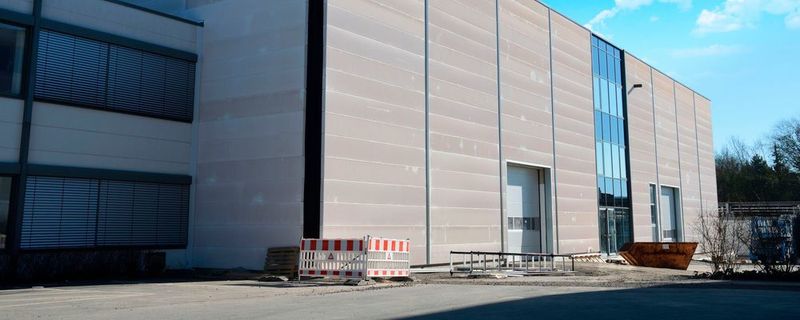 Fast fertig: Das neue Laborgebäude von Phoenix Testlab in Blomberg.