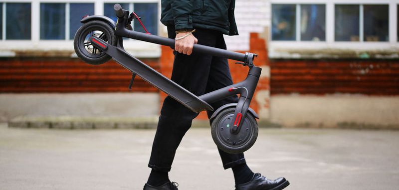 GroverGo, das Angebot vom Miet-Commerce-Anbieter Grover, bietet eine monatliche Miete an, welche dem Kunden erlaubt, stets auf seinen eigenen E-Scooter zuzugreifen, ohne diesen kaufen zu müssen.