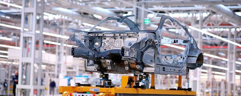 Wie kann es sein, dass manchmal der Eindruck entsteht, Automobilbau sei im Vergleich zum Silicon Valley nur Low-Tech? Das fragt sich unser Gastautor Hans-Herrmann Braess.
