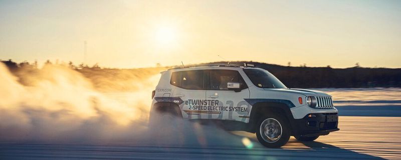 Der Versuchsträger „GTD19“ auf Basis eines Jeep Renegade bei Wintertests in Nord-Schweden.