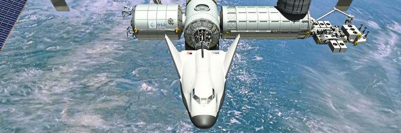 So soll der Raumgleiter Dream Chaser an die ISS angekoppelt werden. In der Dockingeinheit sind Eichenbergers Gewindetriebe verbaut.