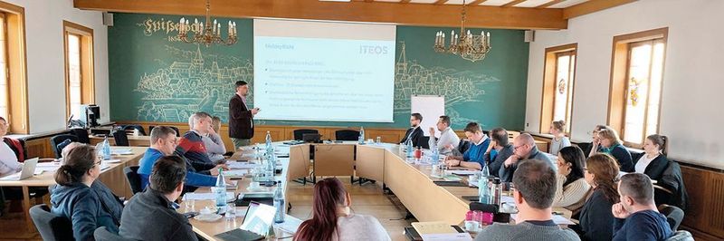 Unscheinbares Ambiente, aber konzentrierte Arbeitsatmosphäre. Die künftigen Digitallotsen sind mit Engagement bei der Sache