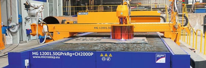 Microstep lieferte für den Offshore-Experten die komplette Schneidlösung: mit einem 12.000 x 3.000 mm großen Schneidbereich zum Fasenschneiden, Plasmaschneiden und Autogenschneiden und einer Zone für die Rohrbearbeitung mittels Roboter.
