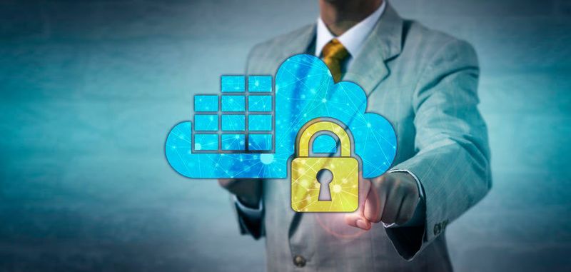 Sichere Virtualisierung verschiedener Anwendungen auf einer Hardwareplattform: Der Artikel basiert auf den Ergebnissen eines gemeinsamen Vorentwicklungsprojektes von Volkswagen, OpenSynergy und INCHRON. Echtzeitverhalten und die Wirkketten werden modelliert, simuliert und anhand von Messungen verfeinert und überprüft. Die Ergebnisse ermöglichen es, Handlungsempfehlungen (best practises) für den Einsatz eines Hypervisors in Domainsteuergeräten zu formulieren.