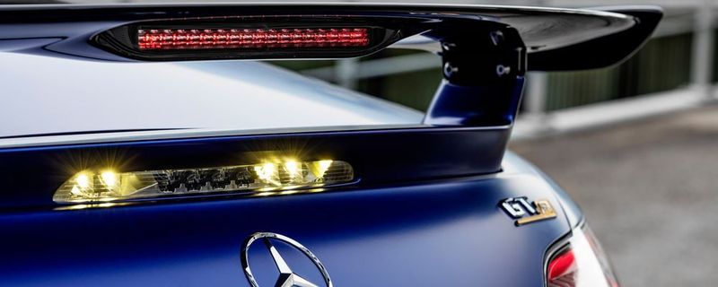 Der AMG GT R Roadster ist ein wahres Aerodynamik-Genie – zu sehen gibt es ihn auf dem Autosalon in Genf.