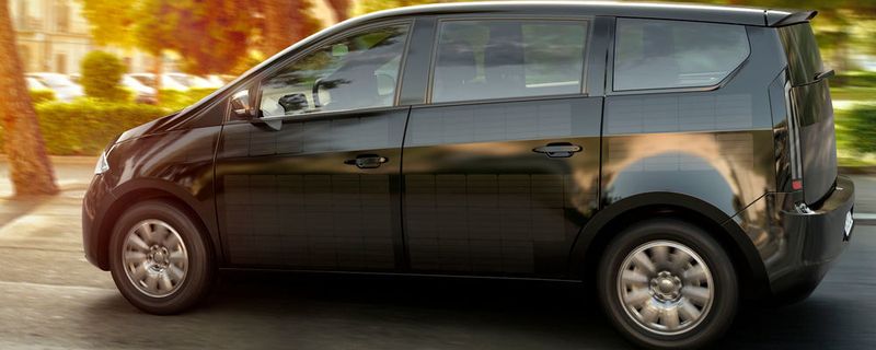 Sono Motors hat das Außendesign des Elektroautos Sion vollendet. Neben optischen Veränderungen am Heck sind nun vor allem die Solarzellen kaum noch sichtbar in die Außenhaut integriert.