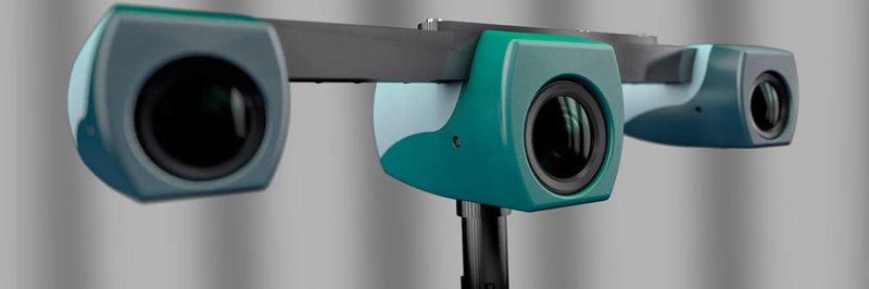 3D-Sensorik: Zwei Hochgeschwindigkeitskameras sowie ein Goboprojektor ermitteln die 3D-Daten der sich bewegenden Person.