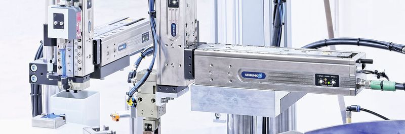LMZ kombiniert die 24-V-Mechatronikachsen ELP von Schunk geschickt mit pneumatisch- oder vakuumbetätigten Greifern.