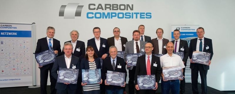Die Vereine entschieden sich einstimmig für die Fusion. Im Anschluss an die Abstimmung wurden langjährige Vorstände von Carbon Composites geehrt.