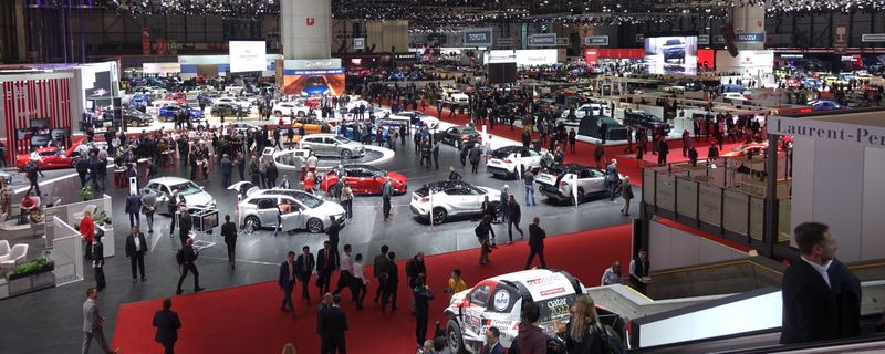 Petronas präsentierte auf dem Automobil-Salon in Genf sein neues Flüssigkeitssegment „Petronas Iona“.
