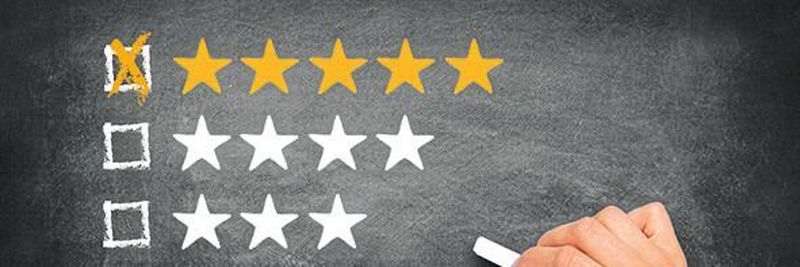 Knapp jedes zweite Unternehmen setzt beim Recruiting auf Mitarbeiterempfehlungen.