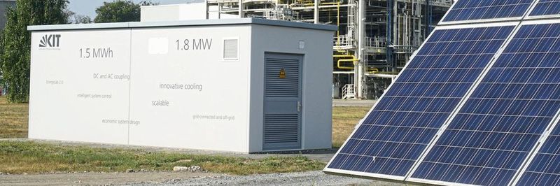 Der neu entwickelte Li-Ion-Speicher des KIT ermöglicht Anwendern deutlich geringere Betriebskosten.