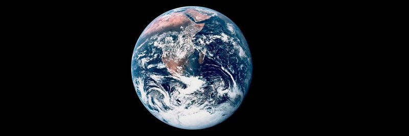 Das World Wide Web hat die Welt näher zusammenrücken lassen. Was als Projekt für wissenschaftliche Dokumentationen begann, wurde zum weltumspannenden Medium.