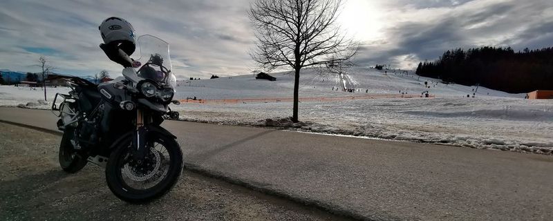 Bike statt Ski Heil – viele Motorradfahrer zog es dank der zuletzt so guten klimatischen Bedingungen auf die Piste. Das Wetter fachte auch die Kauflust an.
