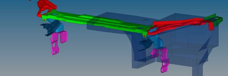Die dem Neudesign zugrundeliegende Baugruppe aus Metall wog 1,79 Kg und bestand aus zwei Stahl und fünf Aluminium Bauteilen, die miteinander verbunden waren. Ziel des Neudesigns war es, bei gleichbleibendem Gewicht Kosten, in der Fertigung und durch eine Verringerung der Bauteilkomplexität, zu sparen.