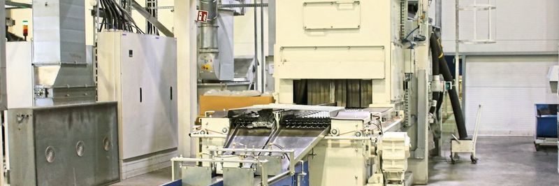 Auslaufseite einer der Agtos-Strahlanlagen bei AE in Gerstungen – sie sind speziell auf das Strahlen von Aluminium ausgelegt.