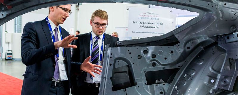 Discussions, expert talks and networking At the lightweight construction summit, the focus is on professional exchange at eye level.