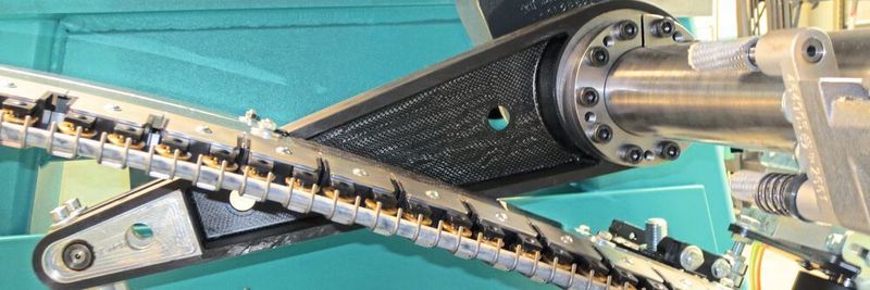 An den Hebel des Barrenantriebs einer Textilmaschine werden hohe Anforderungen in Bezug auf Steifigkeit und Dynamik gestellt.