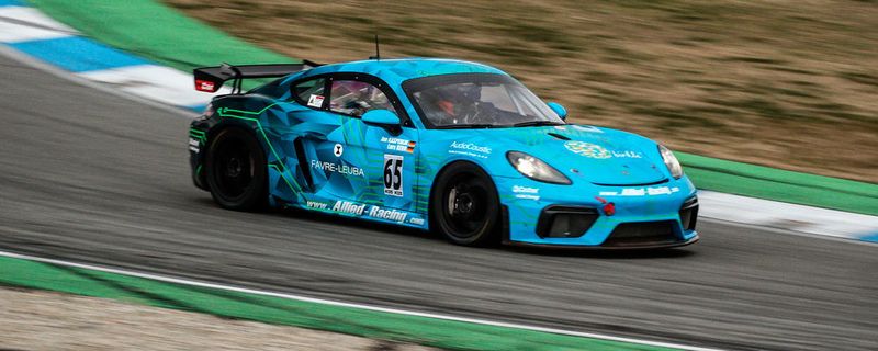 Einer der Neulinge, der erst Anfang Januar dieses Jahres sein Debüt feierte, ist der Porsche Cayman GT4 Clubsport des Typs 982.