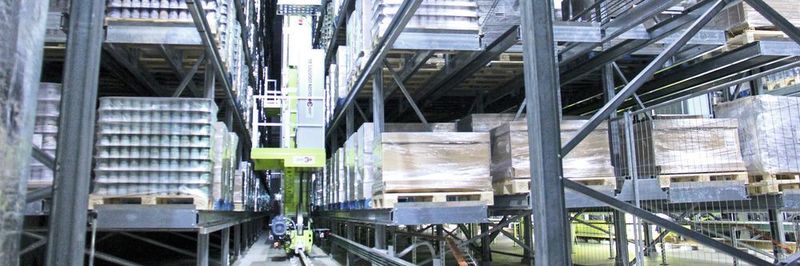 Das neue HRL von Hochdorf, dem größten Milchpulver- und Babynahrungsproduzenten der Schweiz, wird von Regalbediengeräten mit Doppel-Lastaufnahmemittel bedient.