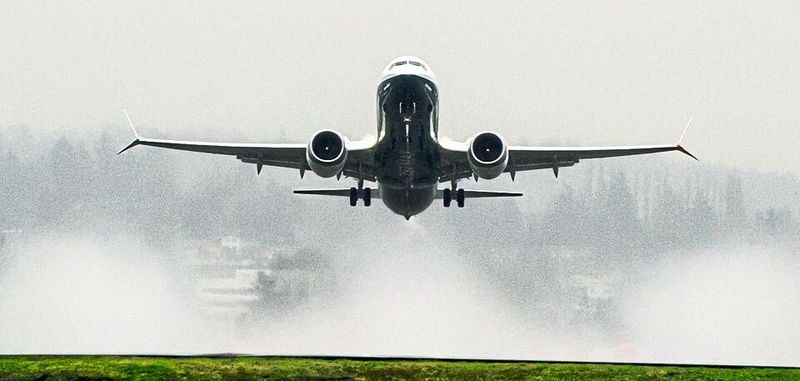 Die Boeing 737 MAX 8 sollte als hochmoderner Nachfolger den klassischen Passagierjet Boeing 737 ablösen. Nun haben zwei tödliche Abstürze in nur 5 Monaten das Vertrauen in den Airliner erschüttert - und vor allem in die Software, die viele als Ursache der Unglücke ansehen.