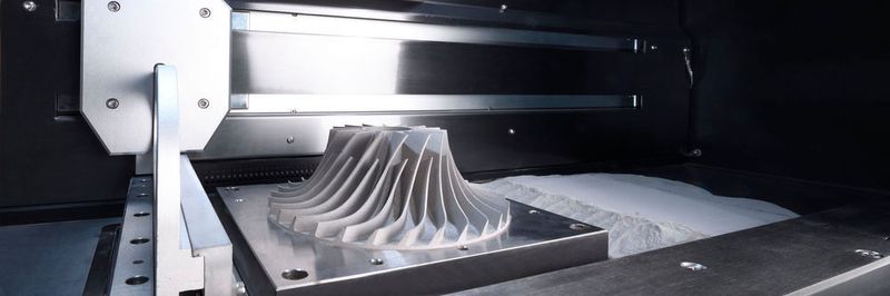 Die Print Sharp 250 druckt Aluminium-, Nickel-, Stahl-, Kobalt-Chrom- und Titanlegierungen mit einer Aufbaurate von 12 bis 30 cm3/h.