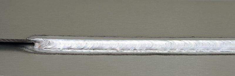 Mit dem neuen AC-Schweißprozess acArc puls XQ sind die Schweißnähte durch die stark reduzierten Magnesium-Oxide sehr blank.
