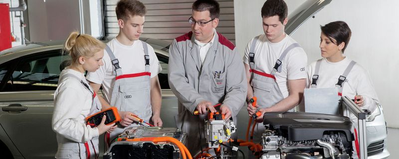 Der aktuellen Studie „Arbeitslandschaft 2025“ zufolge sieht sich Deutschland langfristig mit einem deutlichen Rückgang des Arbeitskräfteangebots, besonders in der mittleren Qualifikationsebene, konfrontiert.
