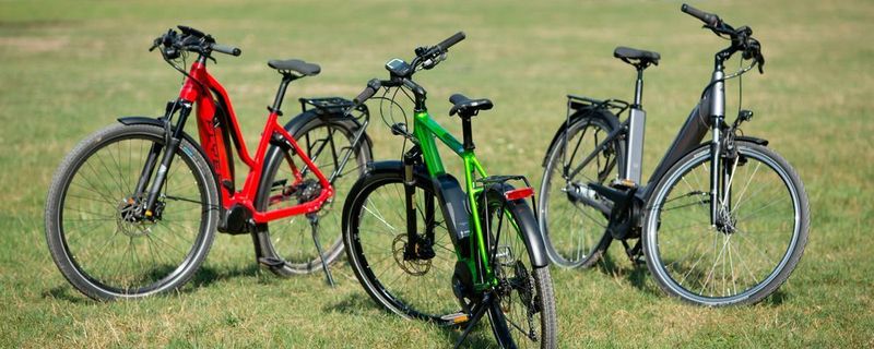 Drei Pedelec-Modelle um 3.000 Euro: Flyer Upstreet 5, Riese & Müller Roadster und Winora Sinus in8.