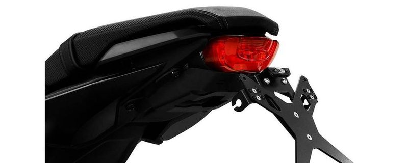 Der filigrane Kennzeichenhalter (109,95 Euro zzgl. Versandkosten) soll der Honda eine sportliche und edle Rückansicht bescheren.