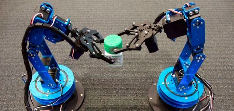 Die Forscher des MIT Media Lab verwenden RFID-Tags, um Robotern zu helfen, Objekte mit beispielloser Geschwindigkeit und Genauigkeit zu bewegen, was eine bessere Zusammenarbeit von Robotern bei der Verpackung und Montage sowie von Drohnenschwärmen ermöglichen könnte.