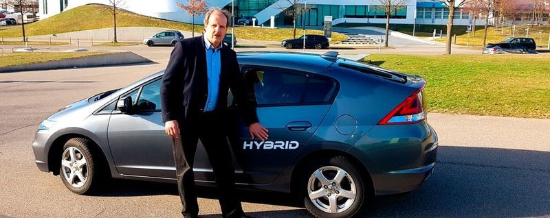 Der langjährige BMW-Entwickler und Geschäftsführer von Attrack wundert sich über mangelnde Differenzierungsfähigkeit der Experten sowie die Eitelkeit der deutscher Automobilmanager in Sachen Hyridfahrzeug.