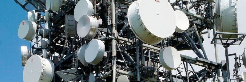 Antennenwald: Mit 5G wird er vermutlich noch ein bisschen größer werden. Das ruft die Verbraucherschützer auf den Plan.