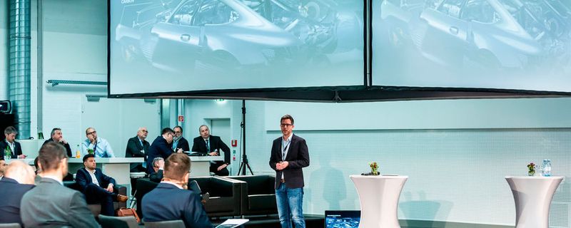 Uwe Renz, Bereichsleitung Entwicklung Aufbau/Karosserie bei Mercedes-AMG, sagte auf dem Leichtbau-Gipfel in Würzburg: „Unsere Industrie muss sich noch mehr auf neue Herangehensweisen einlassen.“