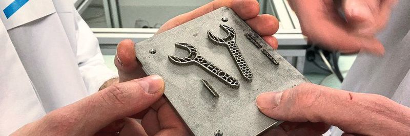 Auf der Hannover Messe 2019 befasst sich das BAM mit den Themen Qualität und Sicherheit im 3D-Druck. (Das Foto zeigt in der Schwerelosigkeit 3D-gedruckte Schraubenschlüssel, Exponate von 2018.)