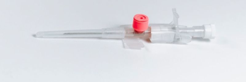 Dependency Injection zeichnet sich dadurch aus, dass konkrete Weisungen zu Abhängigkeiten direkt in die Software-Module injiziert werden.