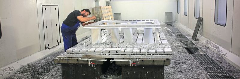 Aquatec verfügt über eine ganze Reihe großformatiger Fräsbearbeitungszentren wie diese Portalfräsmaschine Fooke Endura 908 linear mit einem Arbeitsraum von 12.500 mm × 4000 mm × 2500 mm.