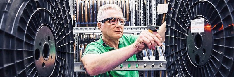 Der ERP-Hersteller Planat hat eine Datenbrille in seine ERP/PPS-Lösung eingebunden.
