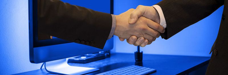 Ein SOC-Service unterstützt Unternehmen durch ein vorausschauendes Risikomanagement, und entlastet sie bei den personal- und kostenintensiven IT-Security-Infrastrukturen.