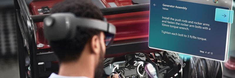 Mit Datenbrillen wie der Hololens 2 von Microsoft können Hinweise direkt ins Blickfeld von Servicetechnikern eingeblendet werden.
