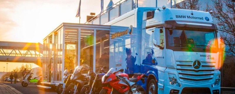 BMW, Ducati und Honda werden sogar jeweils mit Ihren großen Showtrucks anwesend sein.