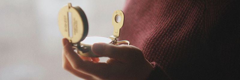 Um das Einzigartige der eigenen Firma zu identifizieren, können B2B-Unternehmen ihre Vision, Mission und das Leitbild der Corporate Identity-Strategie heranziehen.