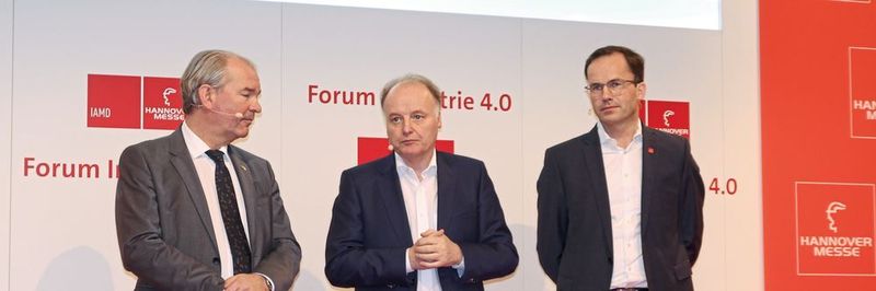 Vertreter des Partnerlandes Schweden, des Ausstellerbeirates und der Messe zeigen sich zum Abschluss der Hannover Messe 2019 zufrieden (im Bild (v.l.): S. E. Per Thöresson, Botschafter Schweden, Berlin, Dr. Gunther Kegel, stellv. Vorsitzender des Ausstellerbeirates, und Dr. Jochen Köckler, Vorstandsvorsitzender der Deutschen Messe AG).