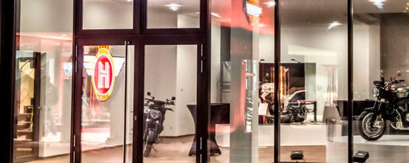 Die VR6-Modelle stehen am kommenden Saisonstartsamstag 6. April für Probefahrten im Flagshipstore Ingolstadt und Berlin nach Voranmeldung zur Verfügung.